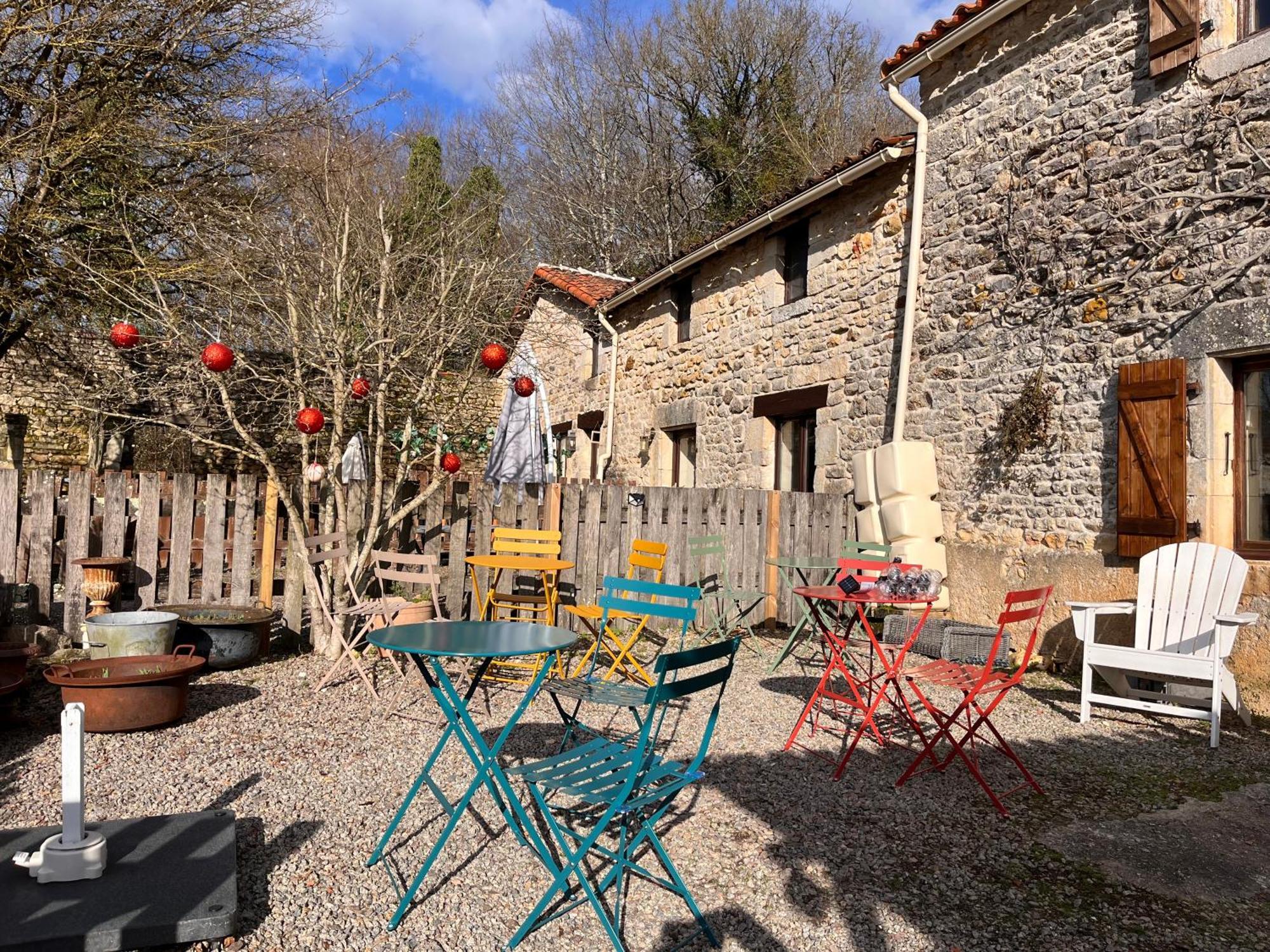 Appartamento Le Plantier 1 Beaulieu-sur-Sonnette Esterno foto