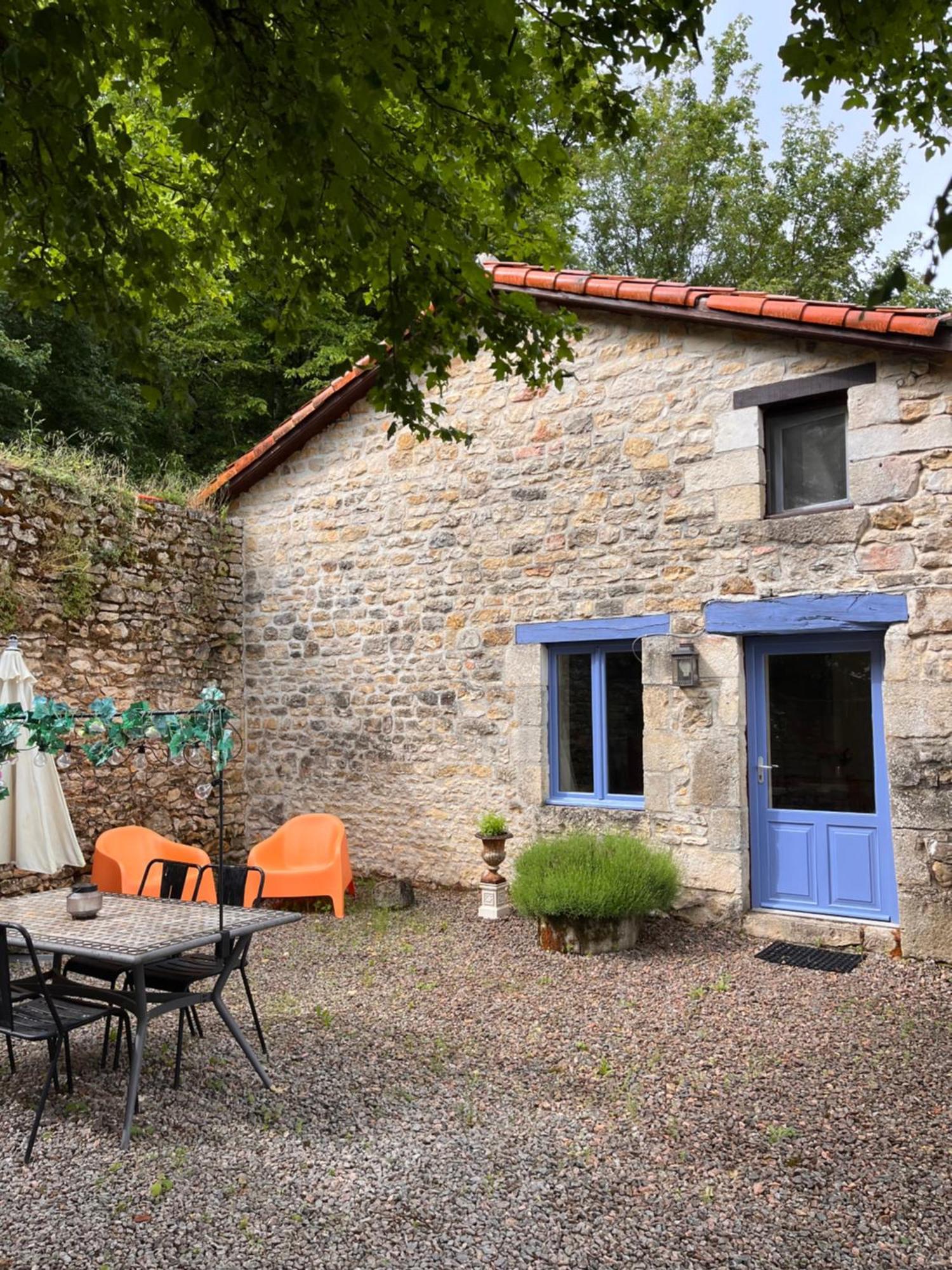 Appartamento Le Plantier 1 Beaulieu-sur-Sonnette Esterno foto